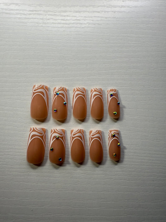 PRESS ON NAILS.    (24 Piece)